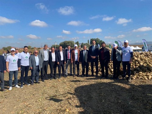 Kaymakamımız Hüseyin BOZOĞLAN Pancar Sökümüne Katıldı