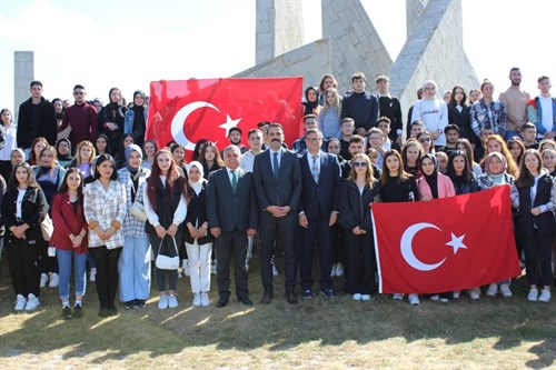 Altıntaş MYO'nun Yeni Akademik Yıl Açılışı Zafer Anıtında Yapıldı